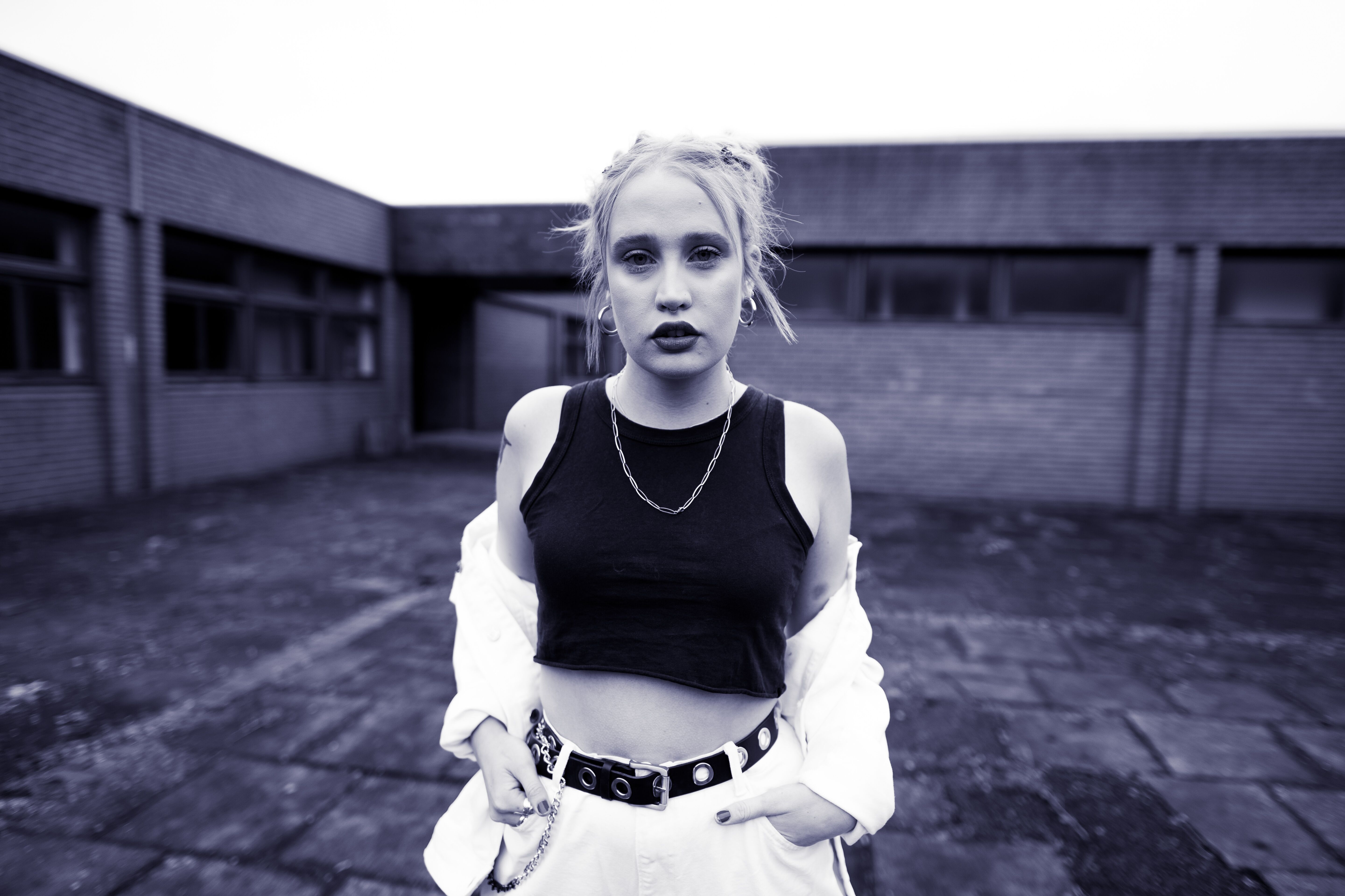 Lizzy Farrall’s Dark New Video For ‘Addict’